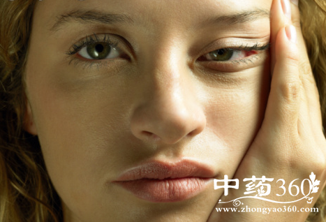 韩国母亲嫌女儿丑“动手”打成尖下巴