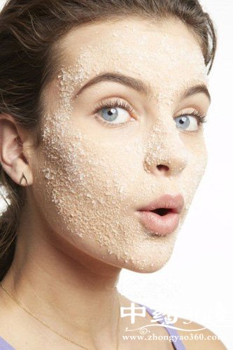脸部去角质的正确方法 自制天然配方去角质