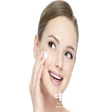 脸部去角质的正确方法 自制天然配方去角质