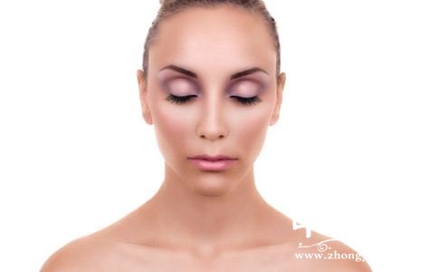 四十岁女人该怎么样保护皮肤 女性化妆品过敏怎么办 女人要怎么样护肤