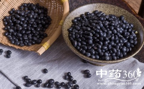 吃黑米黑豆的好处有哪些 吃黑米都有哪些好处 女人吃黑米的好处
