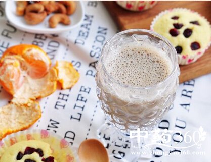 清晨提神健康饮品红茶豆浆