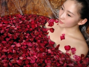 药浴给你清凉的肌肤