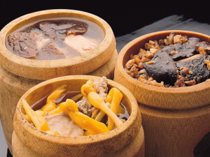 ��ô�ж��Լ������ǲ�����ʪ��