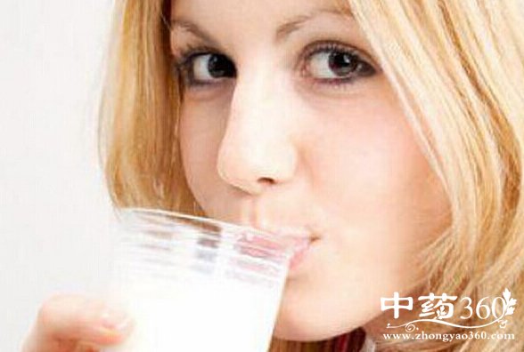 服药期间不宜大量喝牛奶