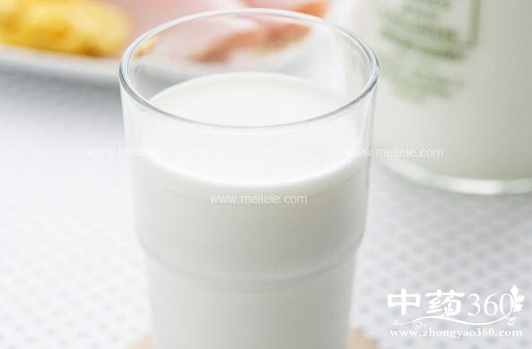 空腹喝牛奶好吗 早上空腹喝牛奶好吗