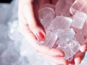 ��ҽ��ɫ�Ʒ�֮����