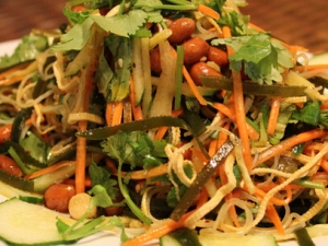 天气炎热吃“消暑菜” 凉拌菜的食用禁忌