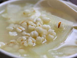 ��Ů�˰���ˮ�׵ļ���ʳ��