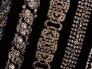 �������ε�Ů��ע���� ���衰���β�����Ϯ