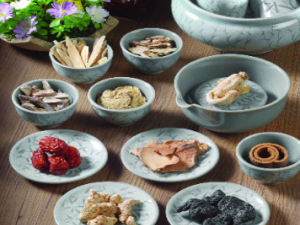 ���ӵ�к���ɫ ����ɫ�����࿪ʼ