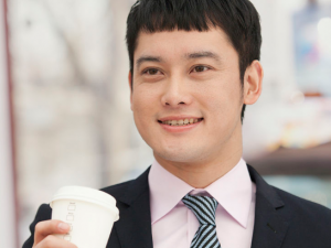 ���˸���α���ǰ���ٽ�����