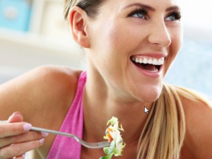 ������ɫ����ô�� �ճ���α����鷿