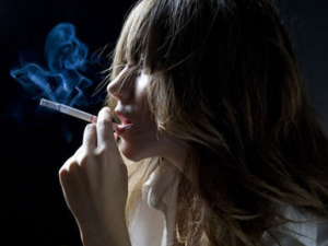 Ů�Ծ��ڳ��̶���������ЩӰ��