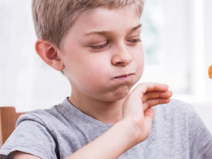 ��ͯ��ʳ���г�ҩ���Ʒ���