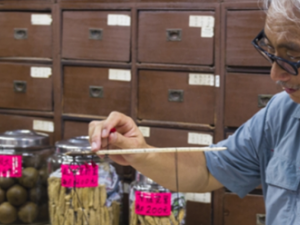 θ�Ȼ�����Щ֢״ ��ҽ8��ƫ��������θ��