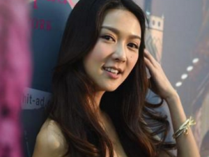 ˯ǰ��Ħ�����Ŷ����յ����� Ů�����Ѳ���һ��Ŷ