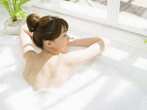 Ů�����Ͼ������ഺ����ʲôԭ����