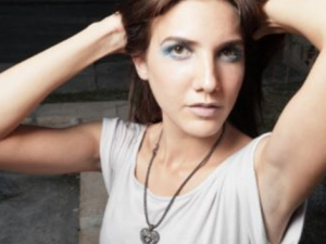 ���̶�Ů������ЩΣ��