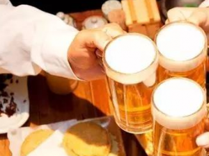 ���ʺϺȾ�ʱ�Ե�ʳ������Щ