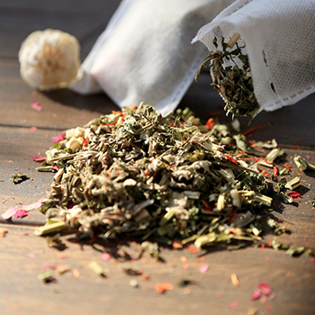 春季如何泡脚,春季中药泡脚可行气血通经脉