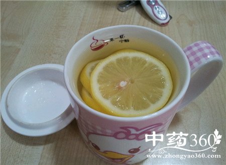 柠檬片泡水用热水好吗 教你泡更好喝的柠檬水