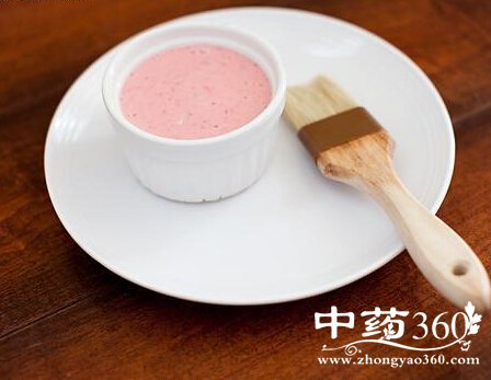 自制草莓酸奶去痘面膜