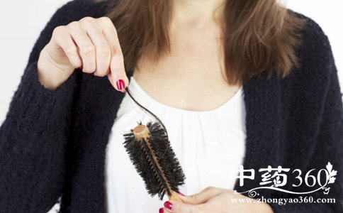 脱发吃什么食疗方 脱发的原因有哪些 脱发如何治疗