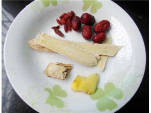 ���鲹Ѫ�� ������ˮ�İ˴����湦Ч