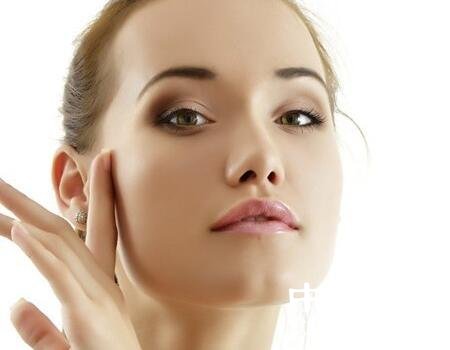 护肤重要性 最近网红两年不卸妆脸部皮肤惊人