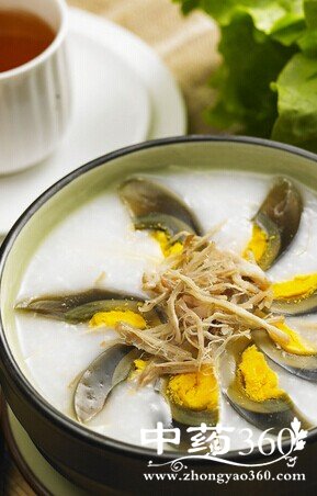 例假期间吃什么,调节例假的皮蛋瘦肉粥做法