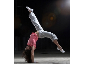 ������?Ϊʲô�������ܲ��Ͼ�Ӣ���죿